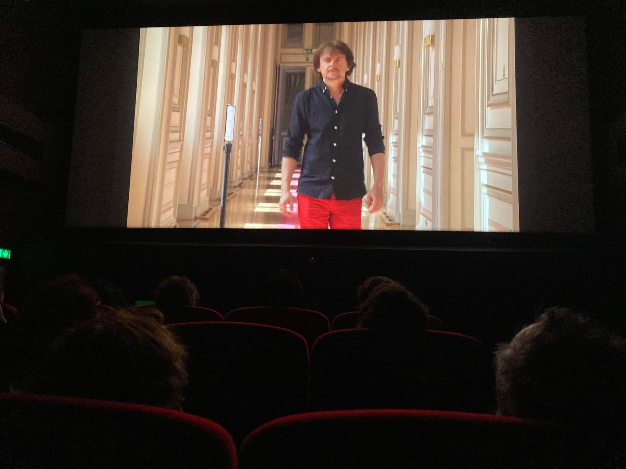 Le court métrage «Espoir» projeté sur l'écran du cinéma Les 7 Parnassiens à Paris en 2022